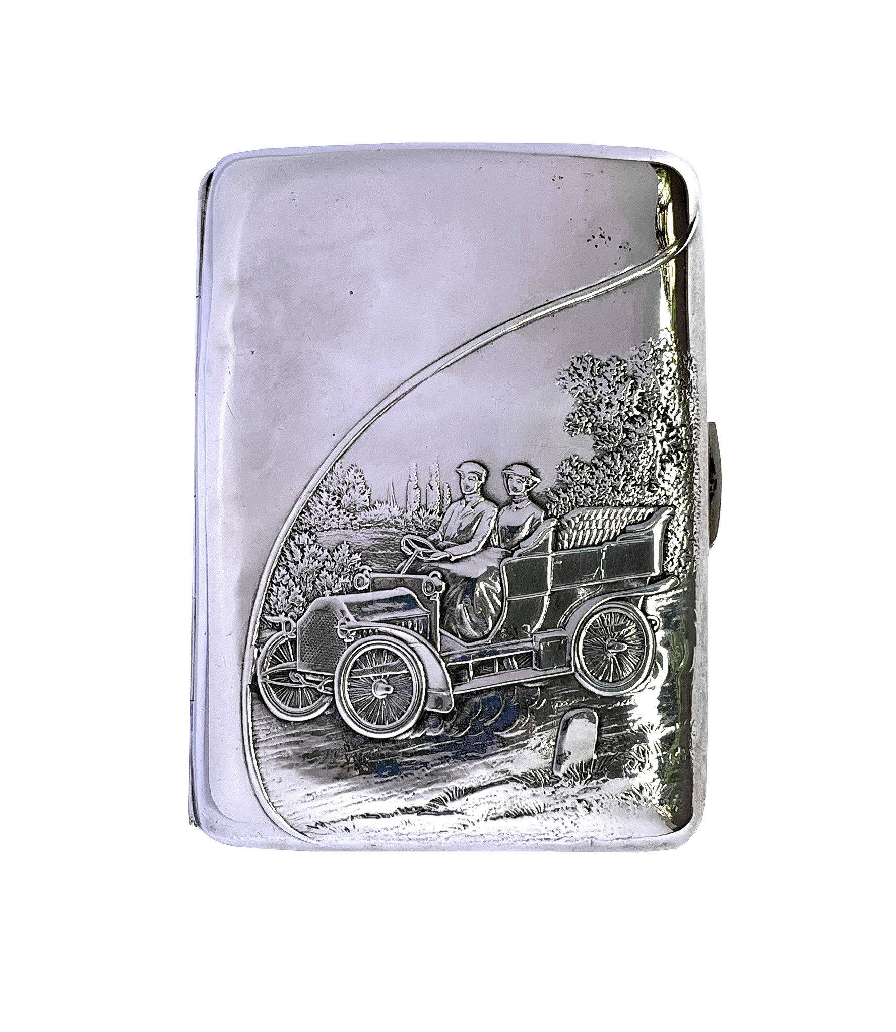 Silver cigarette case made by Birmingham’s silversmiths Henry Matthews and dated 1914. It is a fine and early automobilia item for tobacciana lovers. Gilded interior. Measures 8,5cm x 6cm aprox. Very good condition with sharp details. Some minor dings and scratches commensurate with the age of the piece. Correctly hallmarked inside. A similar example is photographed in the book " Motoring - The golden years | A pictorial anthology - The Khachadourian Gallery" compiled by Rupert Prior, on page 35.